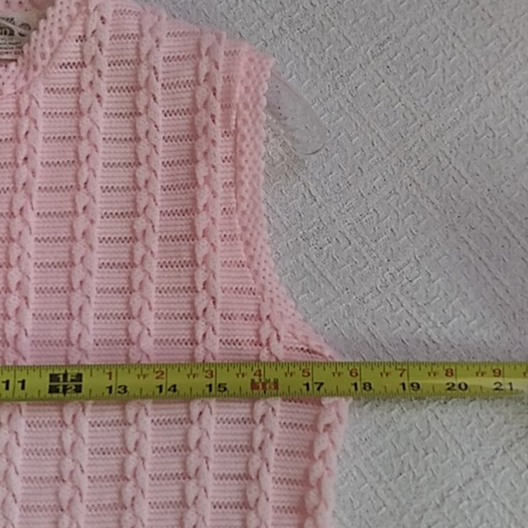 🌺VTG 60's powder pink crotchety top - Picture 7 of 9